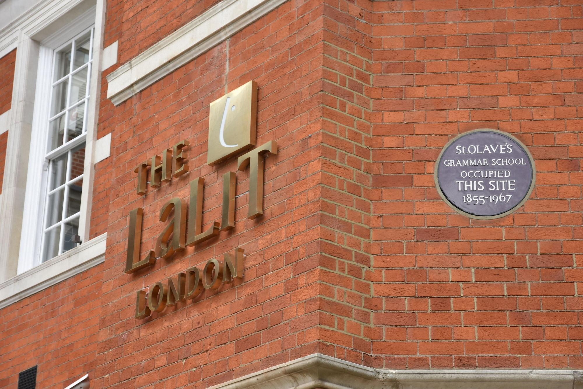 Отель The Lalit Лондон Экстерьер фото The UCL logo and the commemorative plaque at the site of the former Soho slave school