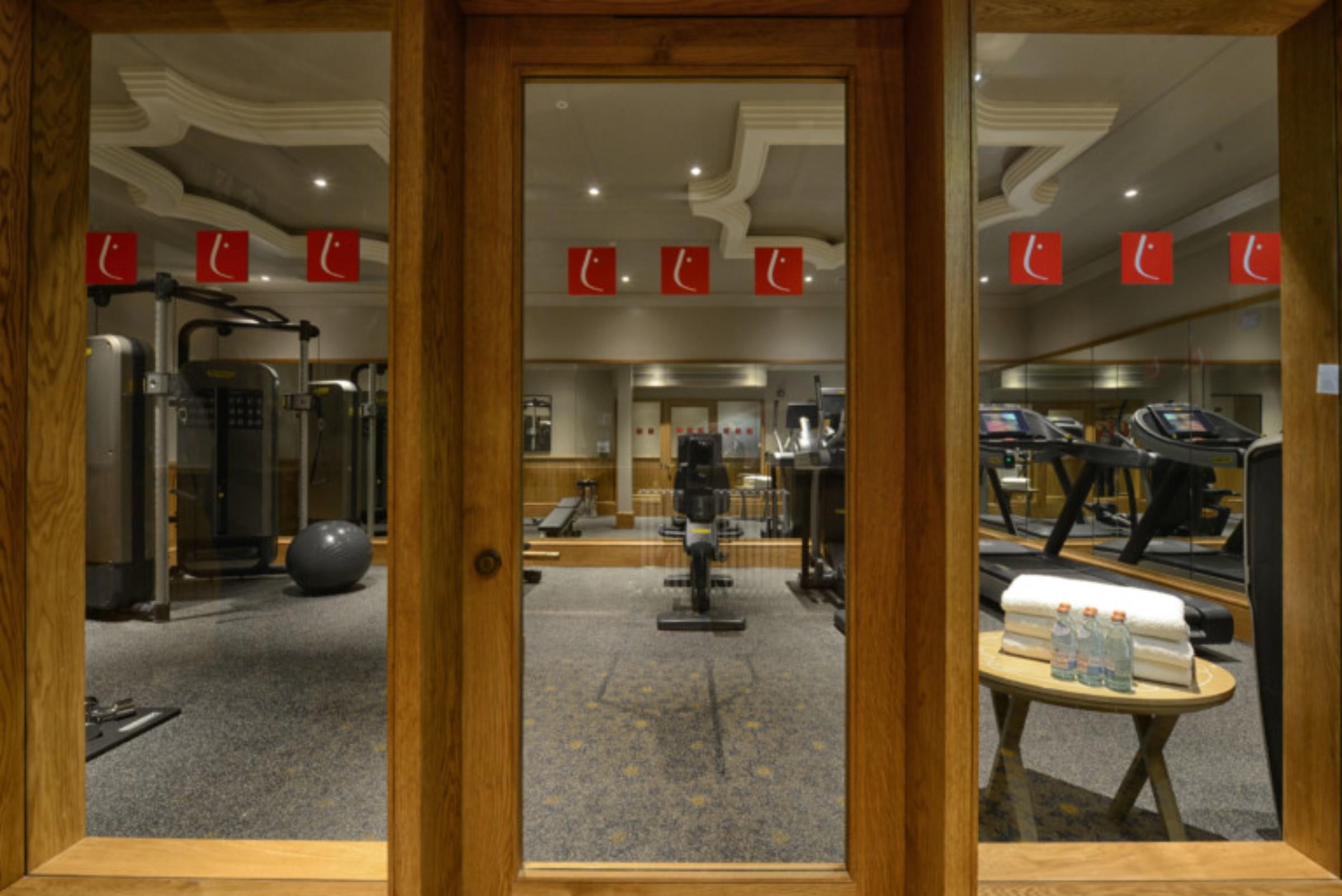 Отель The Lalit Лондон Экстерьер фото The gym at the hotel