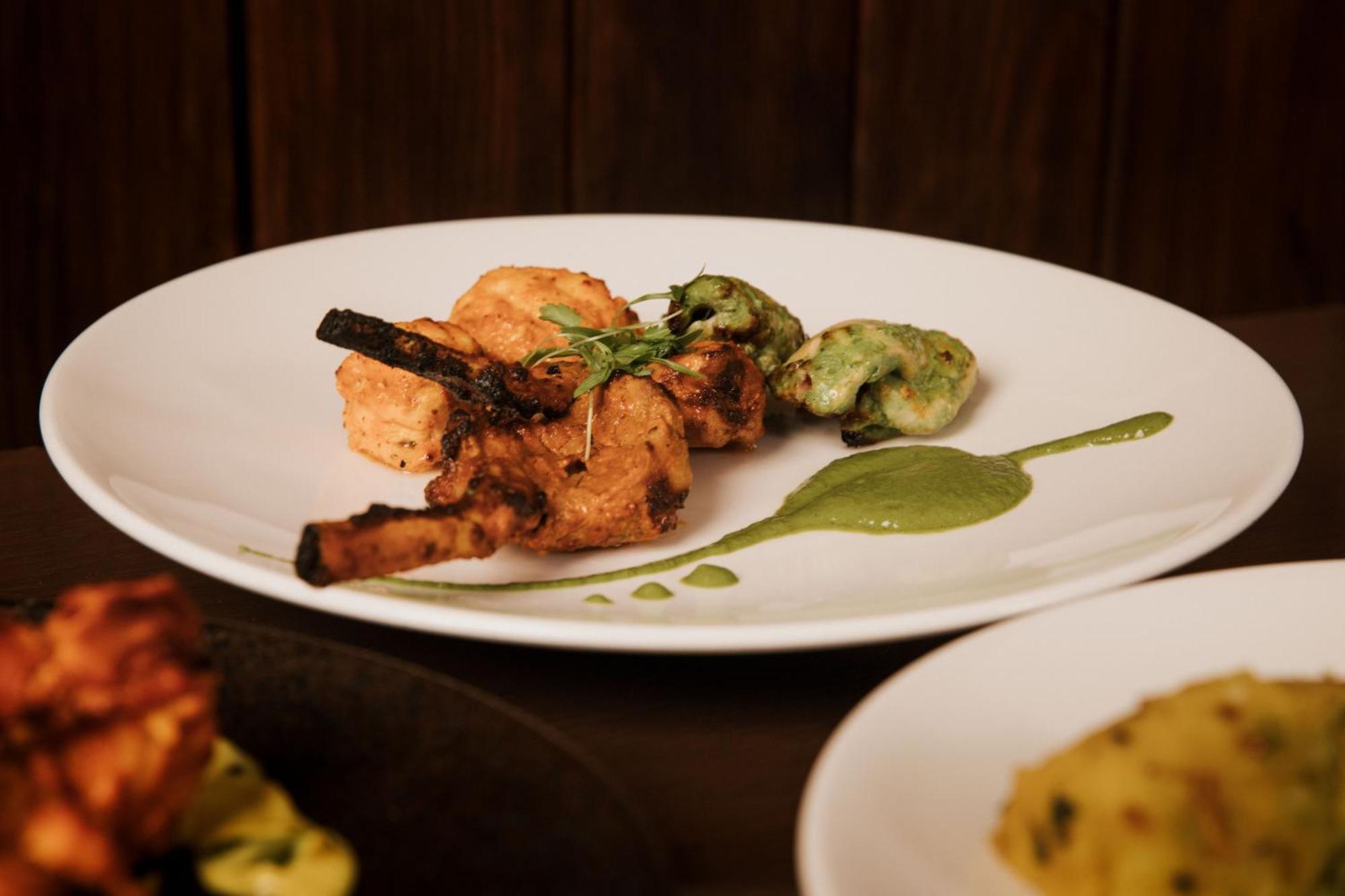 Отель The Lalit Лондон Экстерьер фото Chicken Tikka