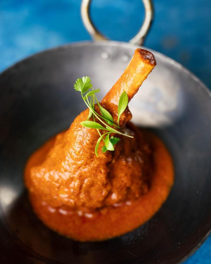 Отель The Lalit Лондон Экстерьер фото A mutton shank