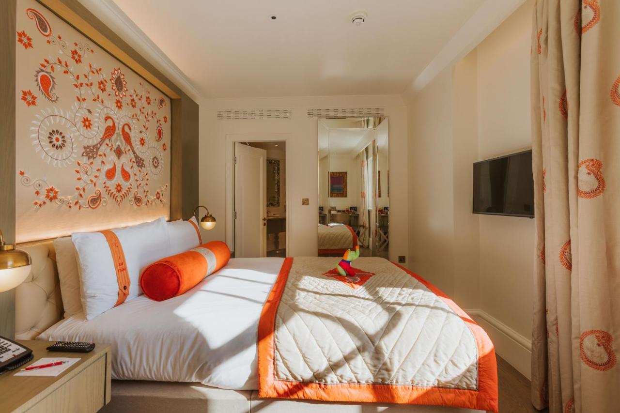 Отель The Lalit Лондон Экстерьер фото A bedroom at the Mandarin Oriental, London