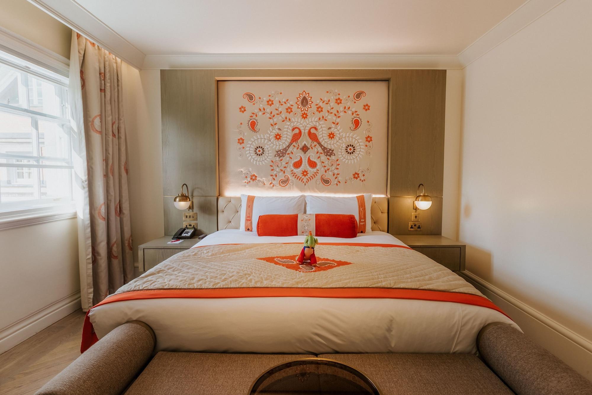 Отель The Lalit Лондон Номер фото A bedroom at the hotel