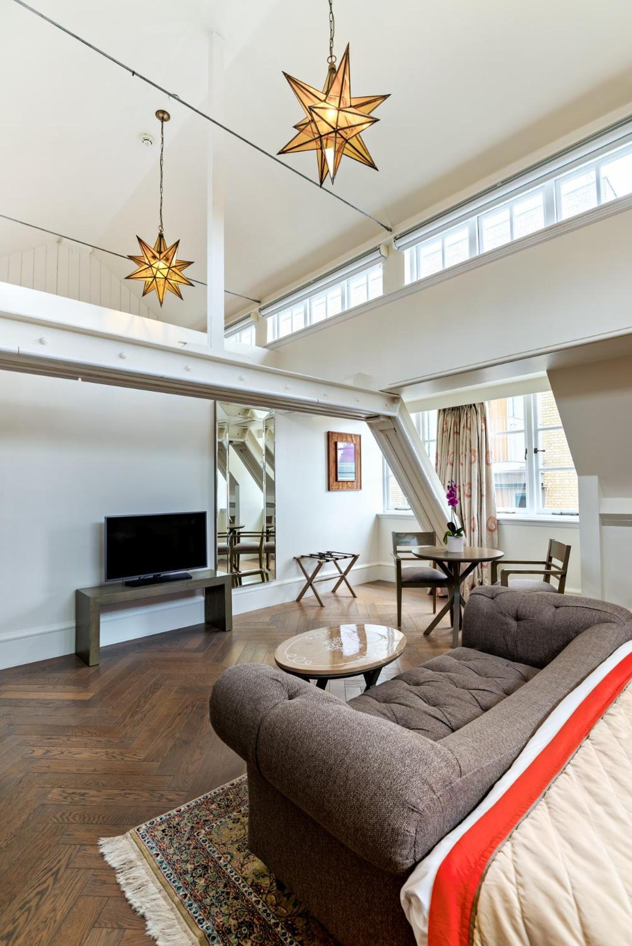 Отель The Lalit Лондон Экстерьер фото A typical apartment