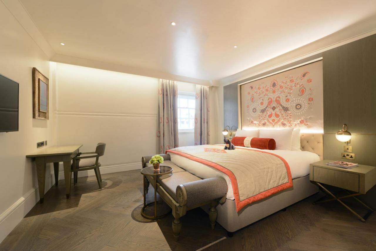 Отель The Lalit Лондон Экстерьер фото A bedroom at The Mitre