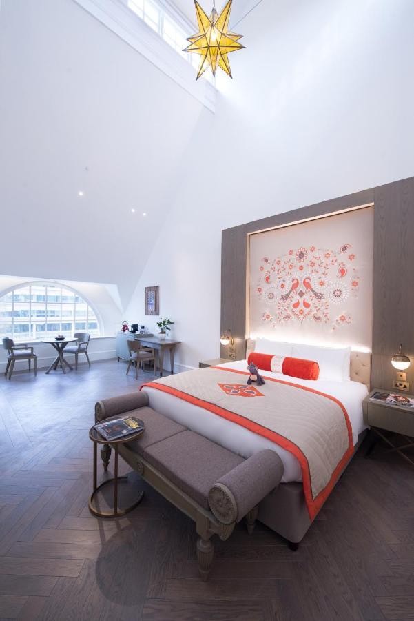 Отель The Lalit Лондон Номер фото A bedroom at the hotel
